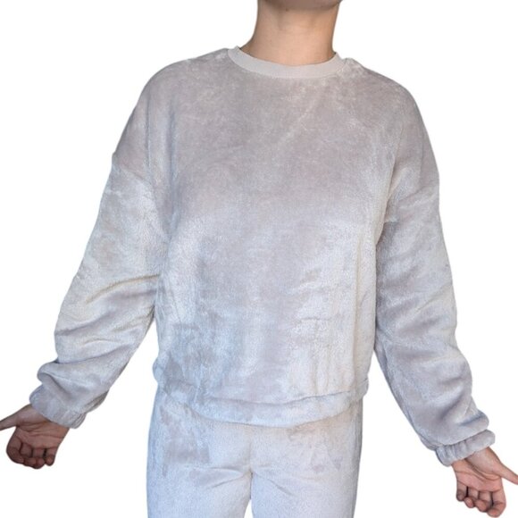 H&M Beige Fluffy Long Sleeve Pajama Top Women Size Medium - Picture 1 of 9